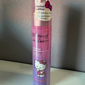 Crème x hello kitty primer and setting spray